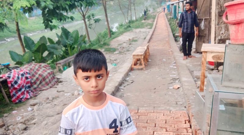 সাতক্ষীরা প্রাণ সায়ের খালের ধার দিয়ে তৈরি হচ্ছে রাস্তা সাতক্ষীরা প্রাণ সায়ের খালের ধার দিয়ে তৈরি হচ্ছে রাস্তা