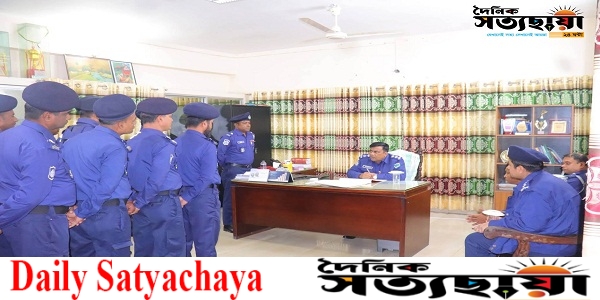 সাতক্ষীরার দেবহাটা থানা পরিদর্শন করেন এসপি আরেফিন জুয়েল। 