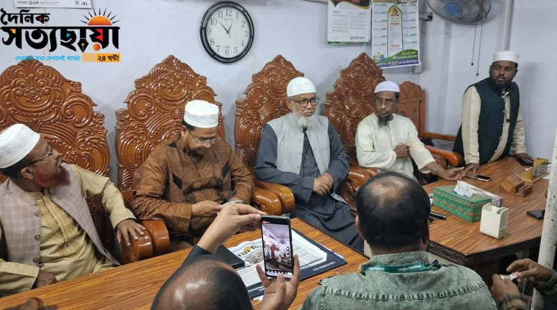 সাতক্ষীরা দেবহাটায় সাংবাদিকদের সাথে  জামায়াতের প্রার্থী আব্দুল খালেক এর মত বিনিময় 