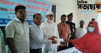 অনুদান বিতরণ করলেন এমপি আঃ খালেক
