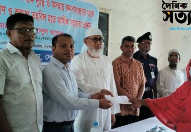 অনুদান বিতরণ করলেন এমপি আঃ খালেক