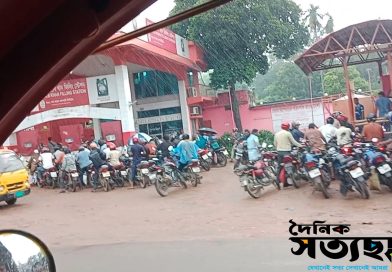 সাতক্ষীরা তেলে পাম্পে আবারও তেলের জন্য দীর্ঘ লাইন সাতক্ষীরা তেলে পাম্পে আবারও তেলের জন্য দীর্ঘ লাইন