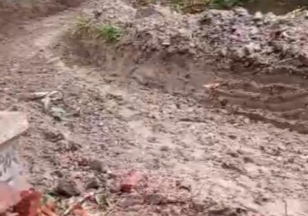 সদরের ফিংড়ী’তে ম্যাপ অনুযায়ী রাস্তা নির্মাণ না করে মালিকানাধীন জমির উপর দিয়ে রাস্তা নির্মাণের অভিযোগ।