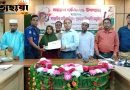 দেবহাটায় নজরুল বর্ষের প্রতিযোগিতায় বিজয়ীদের মধ্যে পুরস্কার বিতরণ